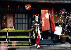 祇園でカフェ 祇をんかにかくにの玄関